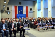 Aula - widok na siedzących gości.