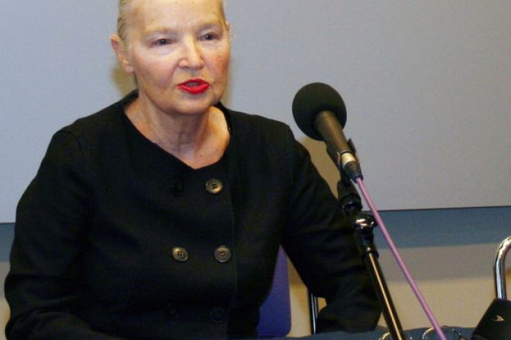 fot. Paweł Jedliński/KSAP Pani Jadwiga Staniszkis siedzi i mówi do mikrofonu
